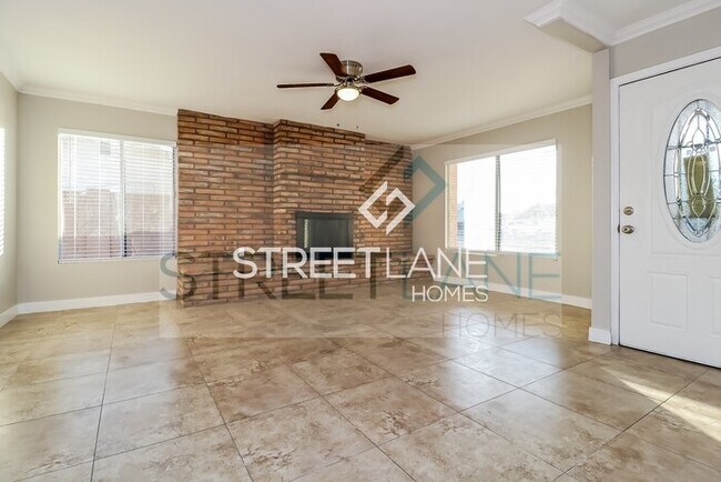 Building Photo - Spacious 6 bedroom POOL home in Glendale!