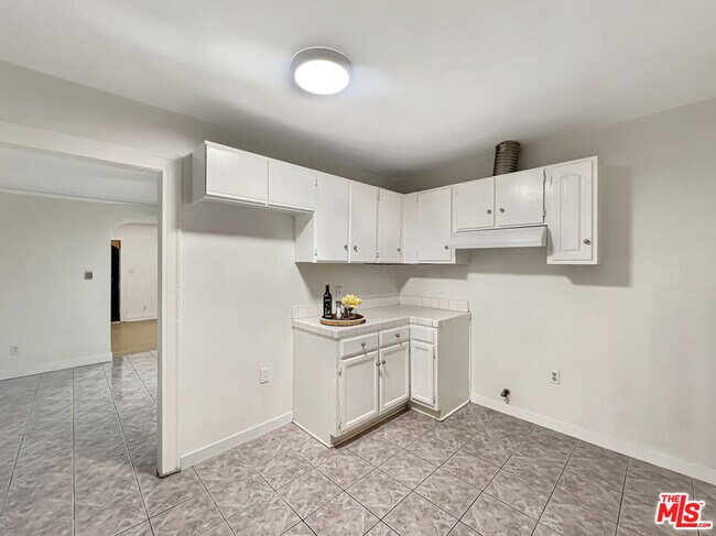 Foto del edificio - 2166 W 29th Pl