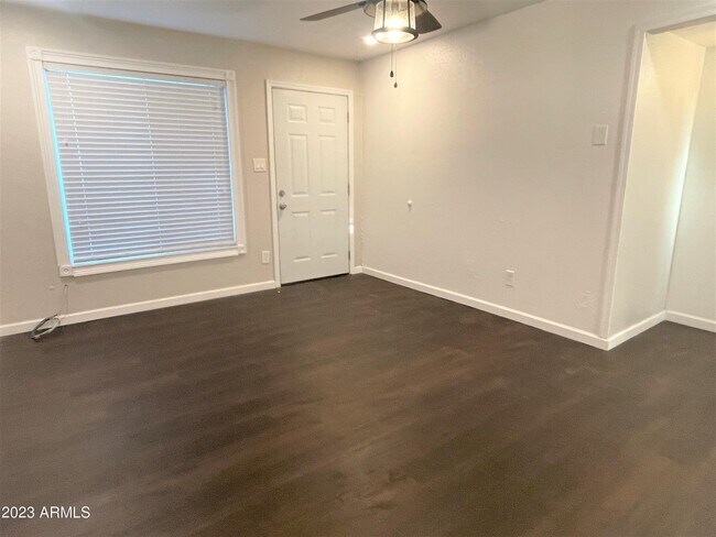 Foto del edificio - 2726 E Willetta St
