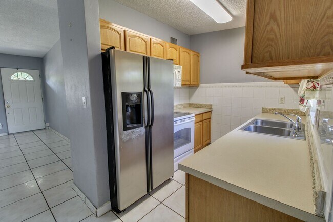 Building Photo - 7116 Hershey Way