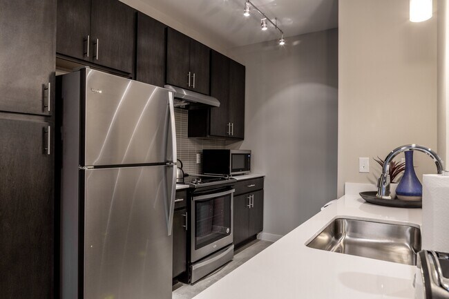Foto del edificio - Elegant 1-Bedroom Apartments: Where Comfor...