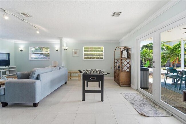 Building Photo - 1424 Willow Rd