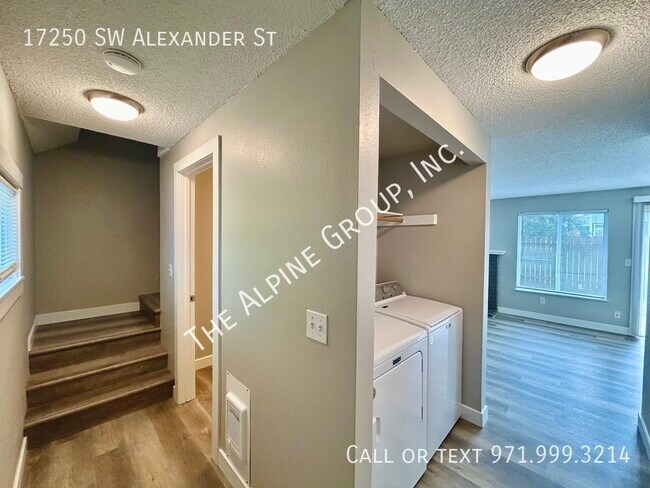 Foto del edificio - 3 Bedroom Townhome!