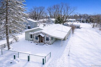 Building Photo - 321 Longspur Ln