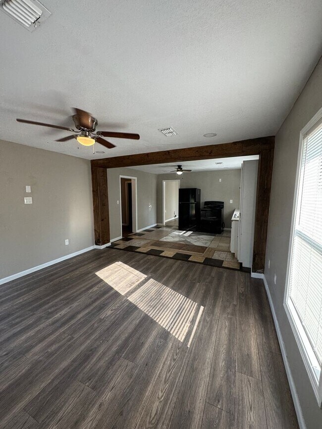 Foto del edificio - 3 Bedroom / 1 Bath Available Now in Jonesboro
