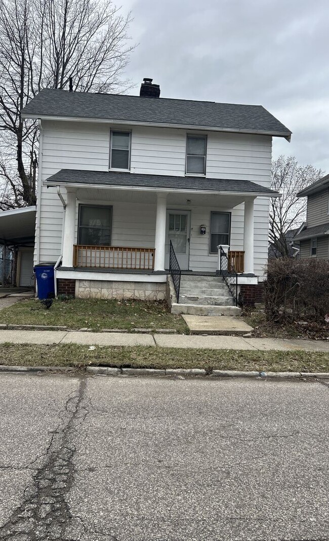Building Photo - 1058 E 147th St