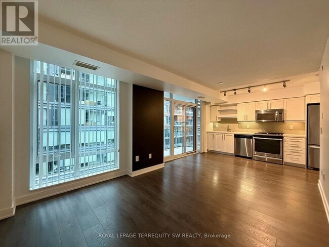Photo du bâtiment - 525 Adelaide St W