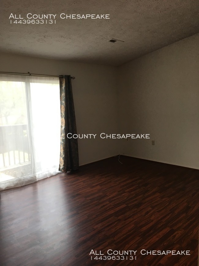 Building Photo - Beautiful, Spacious Condo