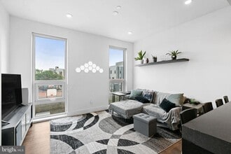 Building Photo - 1501 N 31st St