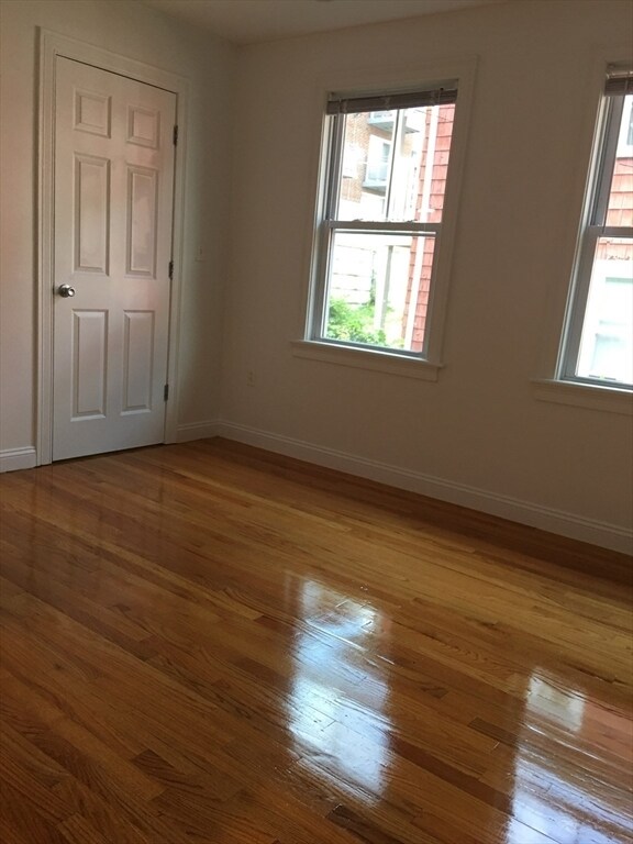 Building Photo - 14 A Iroquois St
