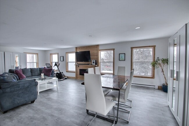 Building Photo - 34 Meadowdale Dr