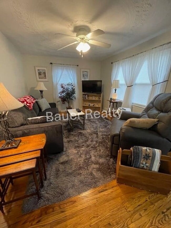 Building Photo - Immaculate Three Bedroom Home