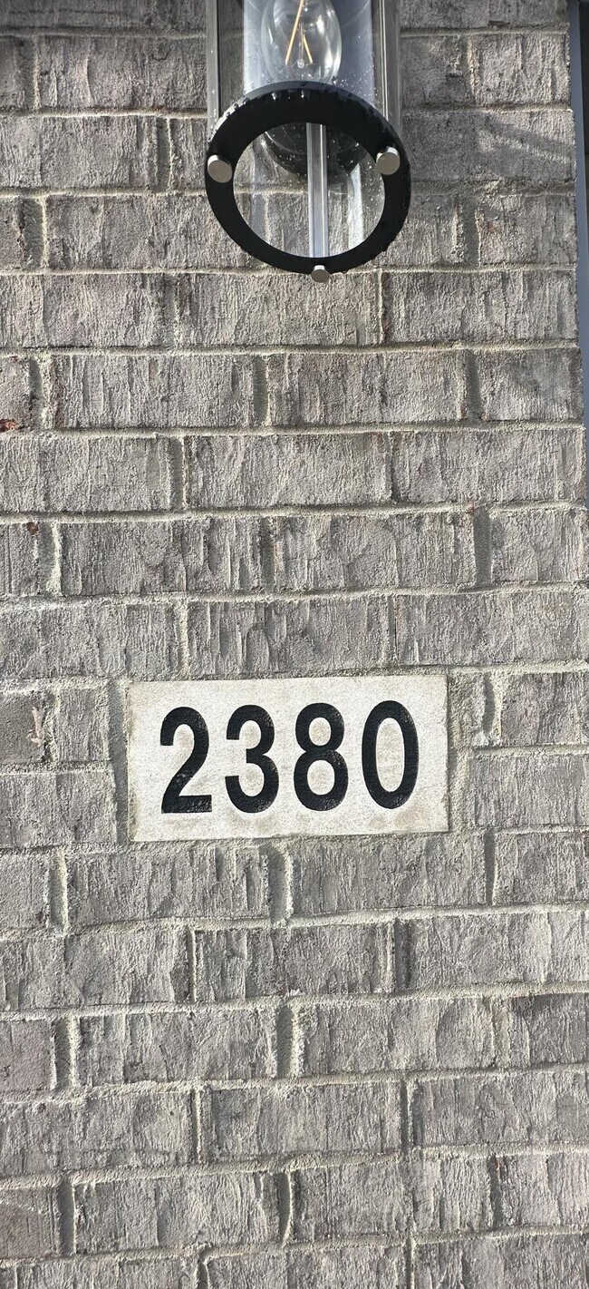 Foto del edificio - 2380 Geranium Ln