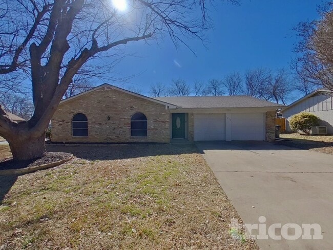 Building Photo - 1012 Wembley Rd