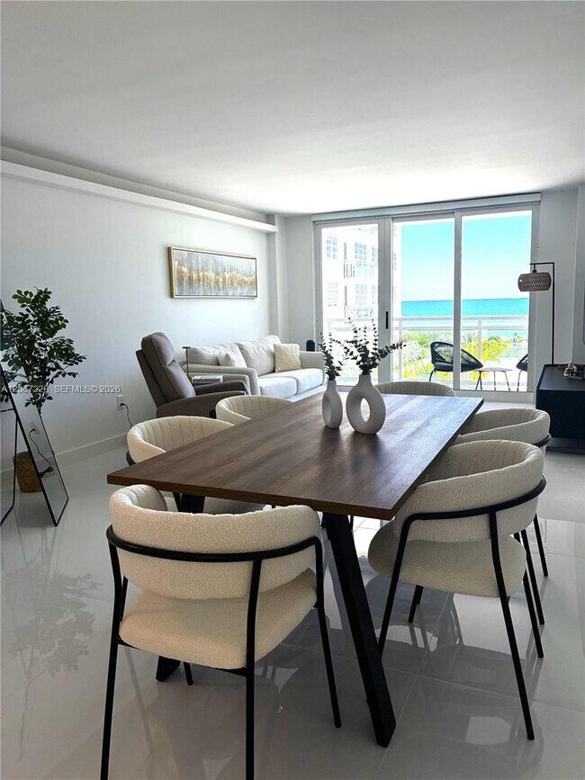 Foto del edificio - 6917 Collins Ave
