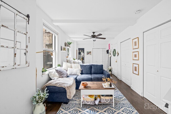 Foto del edificio - 321 E 43rd St