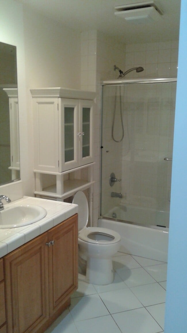 Foto del edificio - 1435 Lomita Blvd