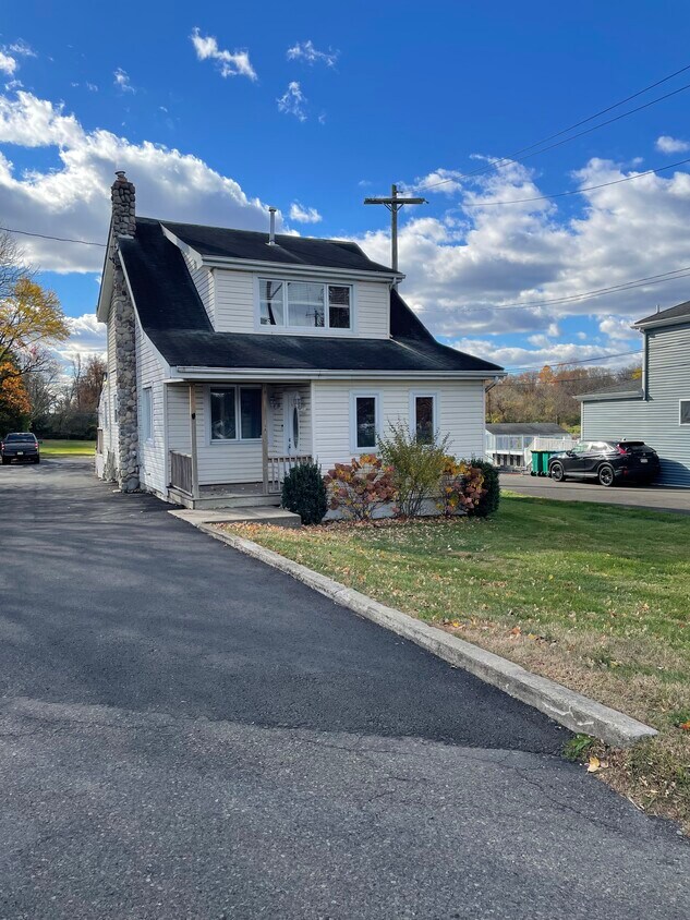 Foto principal - 2132 Durham Rd