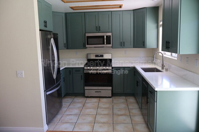 Building Photo - 225 Cinnamon Oak Ave