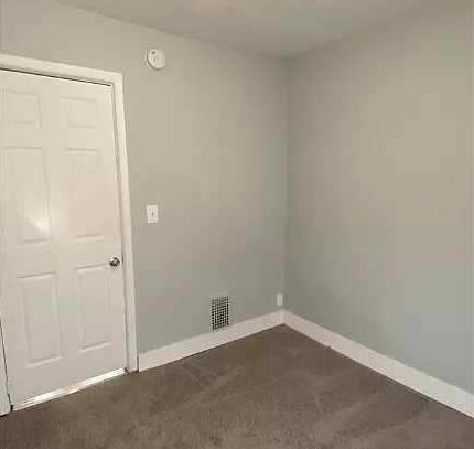 2 Redone Rooms - 135 Delevan St