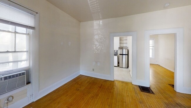 Building Photo - 406 N State St