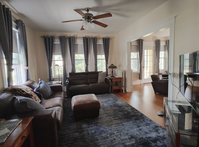 Foto del edificio - 836 Fellsway
