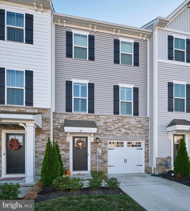 Building Photo - 39 Ortiz Dr