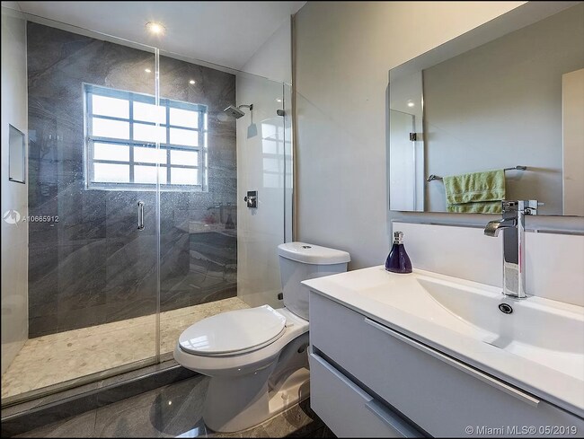 Foto del edificio - 5322 Orduna Dr