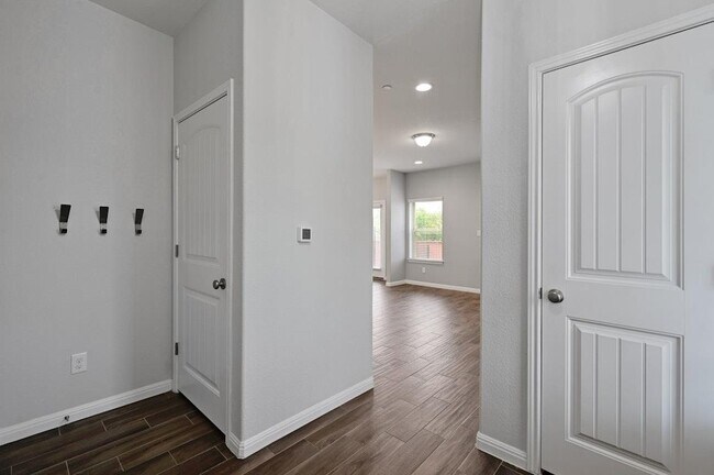 Building Photo - 1300 Catalan Rd