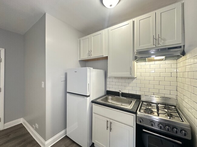Foto del edificio - 4756 N Maplewood Ave