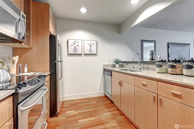 Building Photo - 1711 E Olive Way