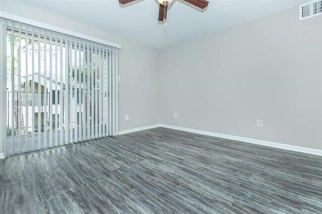 Foto del edificio - 1111 W Main St