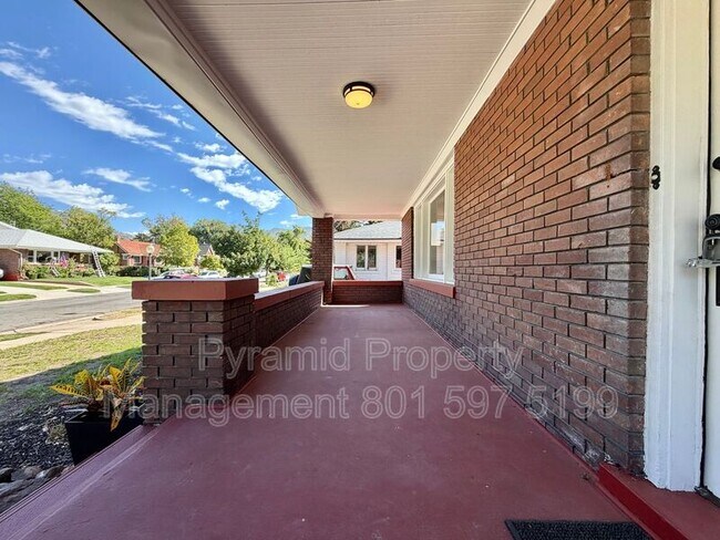 Building Photo - 1534 Garfield Ave S