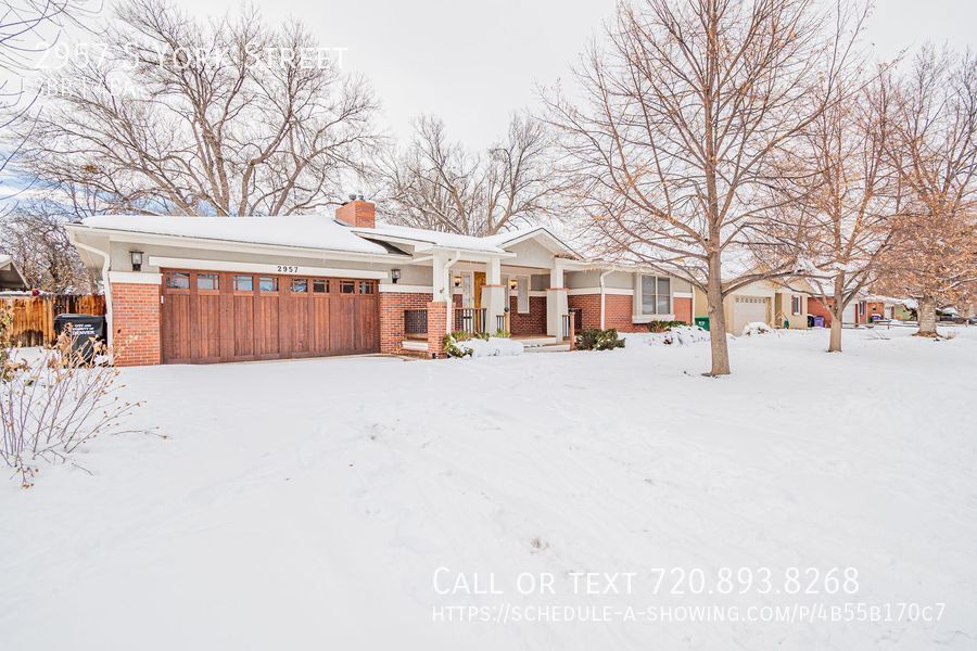Foto principal - Grogeous 3 Bed 3.5 Bath Home in a Great Lo...