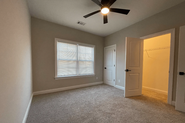 Building Photo - 601 Outlook Dr