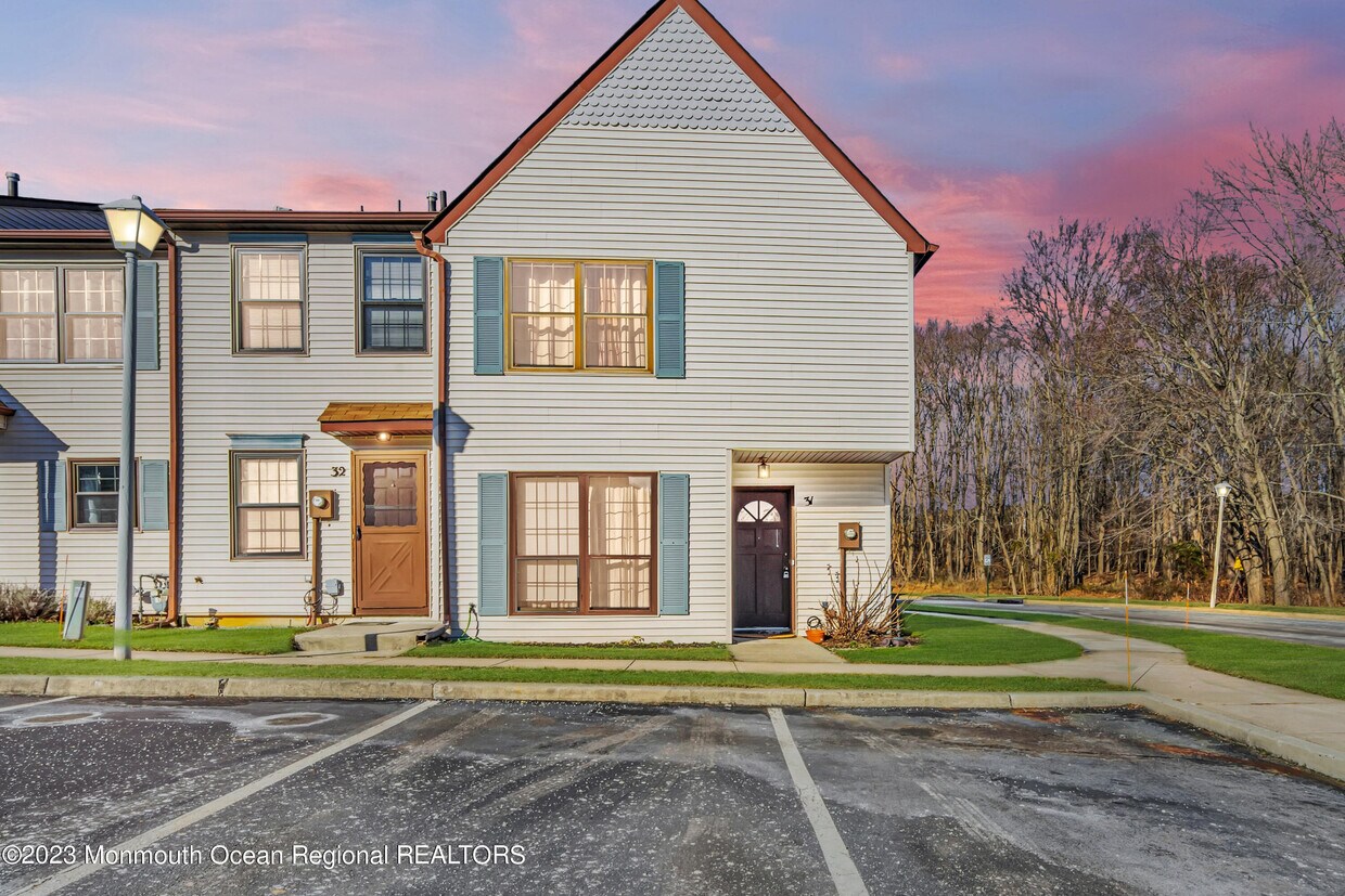 31 Queens Way, Englishtown, NJ 07726 Condo for Rent in Englishtown