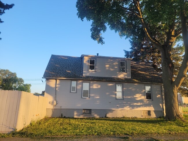 Building Photo - 1803 Hervey Ave