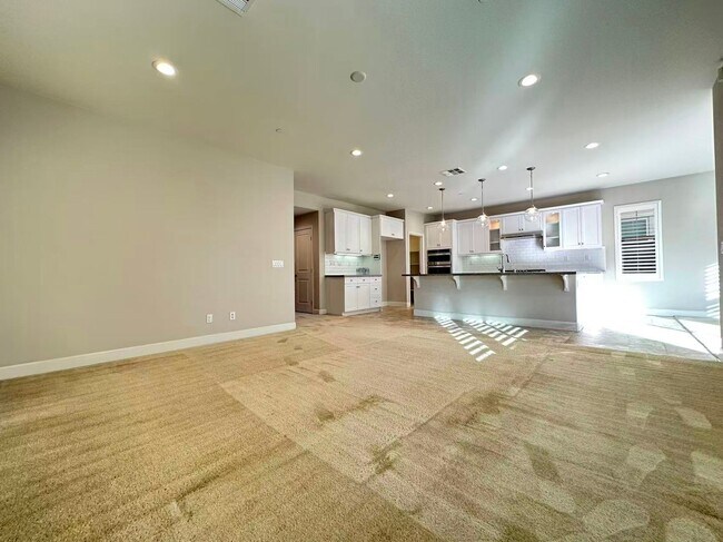 Foto del edificio - 5 BEDROOM HOME FOR LEASING IN Ontario