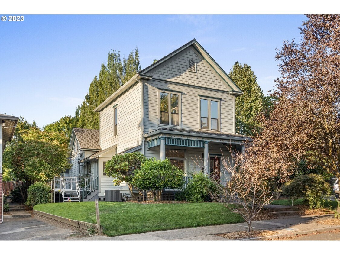 Foto principal - 1835 SE Main St