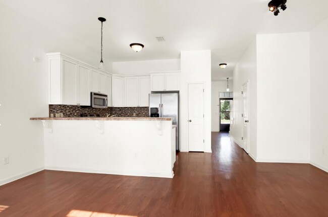 Building Photo - 7221 Quail Hollow Dr