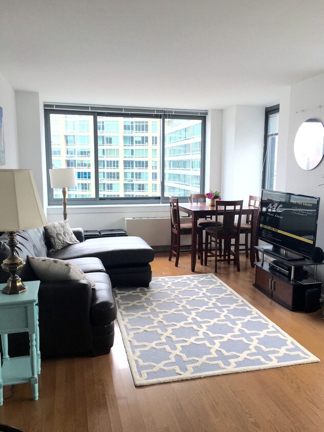 Living room with wrap around windows - 4720 Center Blvd