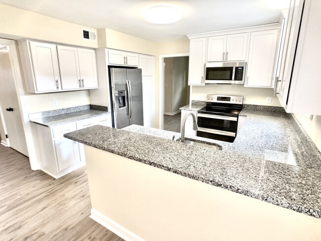 Building Photo - 1245 Geranium Crescent
