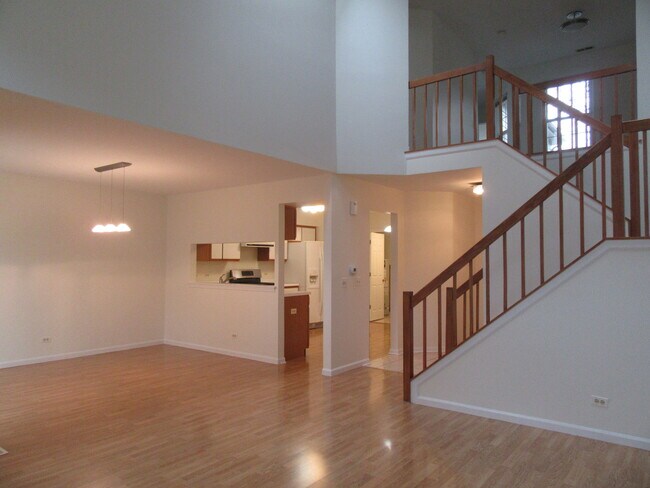 Building Photo - 155 Old Oak Ct E