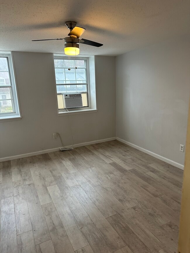 Building Photo - 1705 Dutch Village Dr