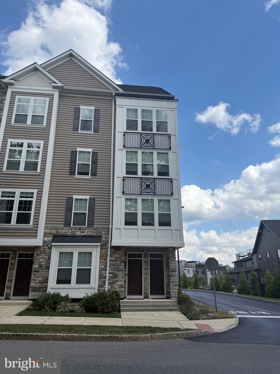 Building Photo - 201 Charles Ellis Dr