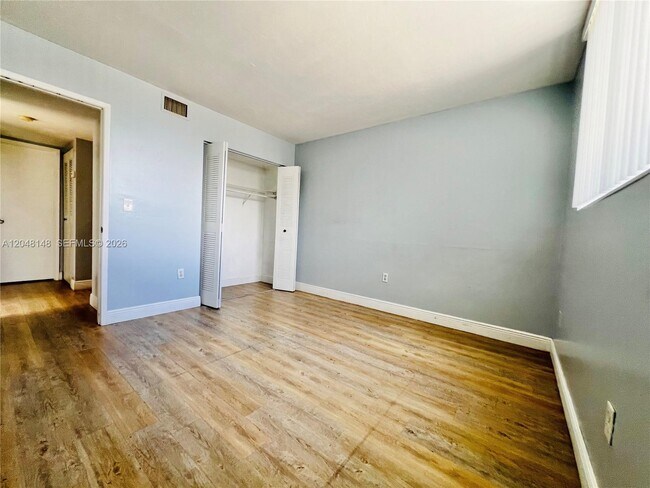 Foto del edificio - 8231 NW 8th St
