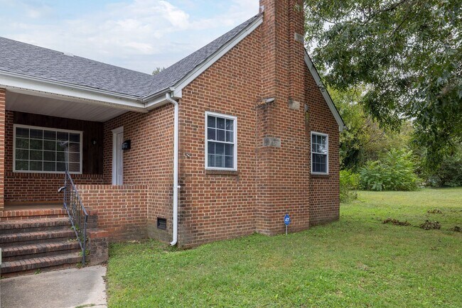 Building Photo - 103/105 Indiana Ln