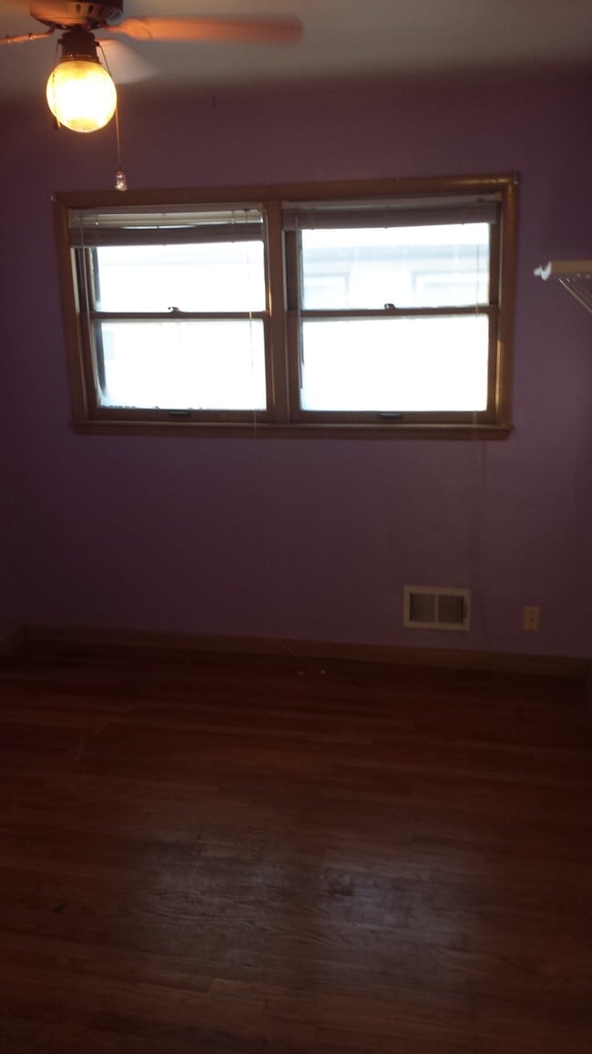 BR - 9718 W Lisbon Ave