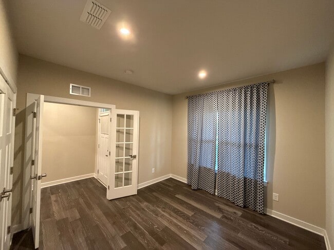 Building Photo - 8807 Chapel Grove Crossing Dr