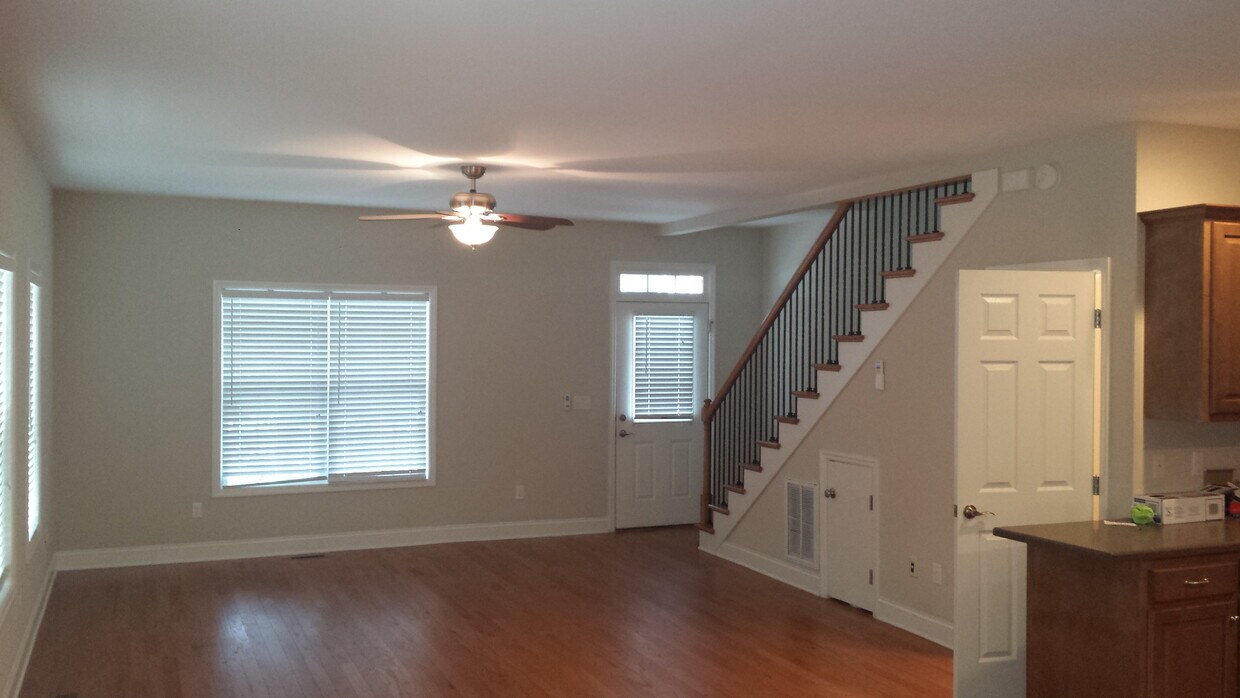Living Room - 832 Palmetto St